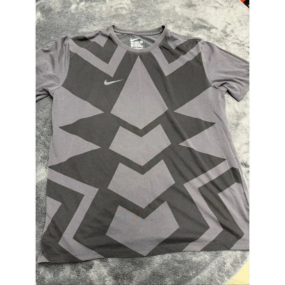 Grey and Black Nike Men’s Large Dri-Fit T-Shirt!